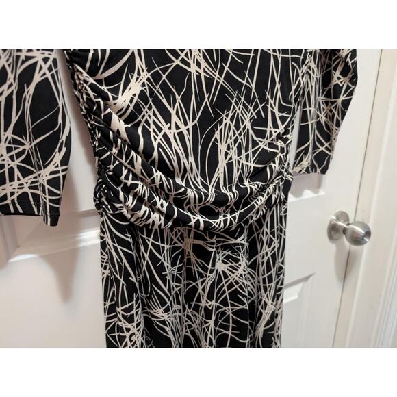 Dressbarn Geometric Black White 3/4 Sleeve V-Neck Casual Dress Size 8 - Picture 2 of 8